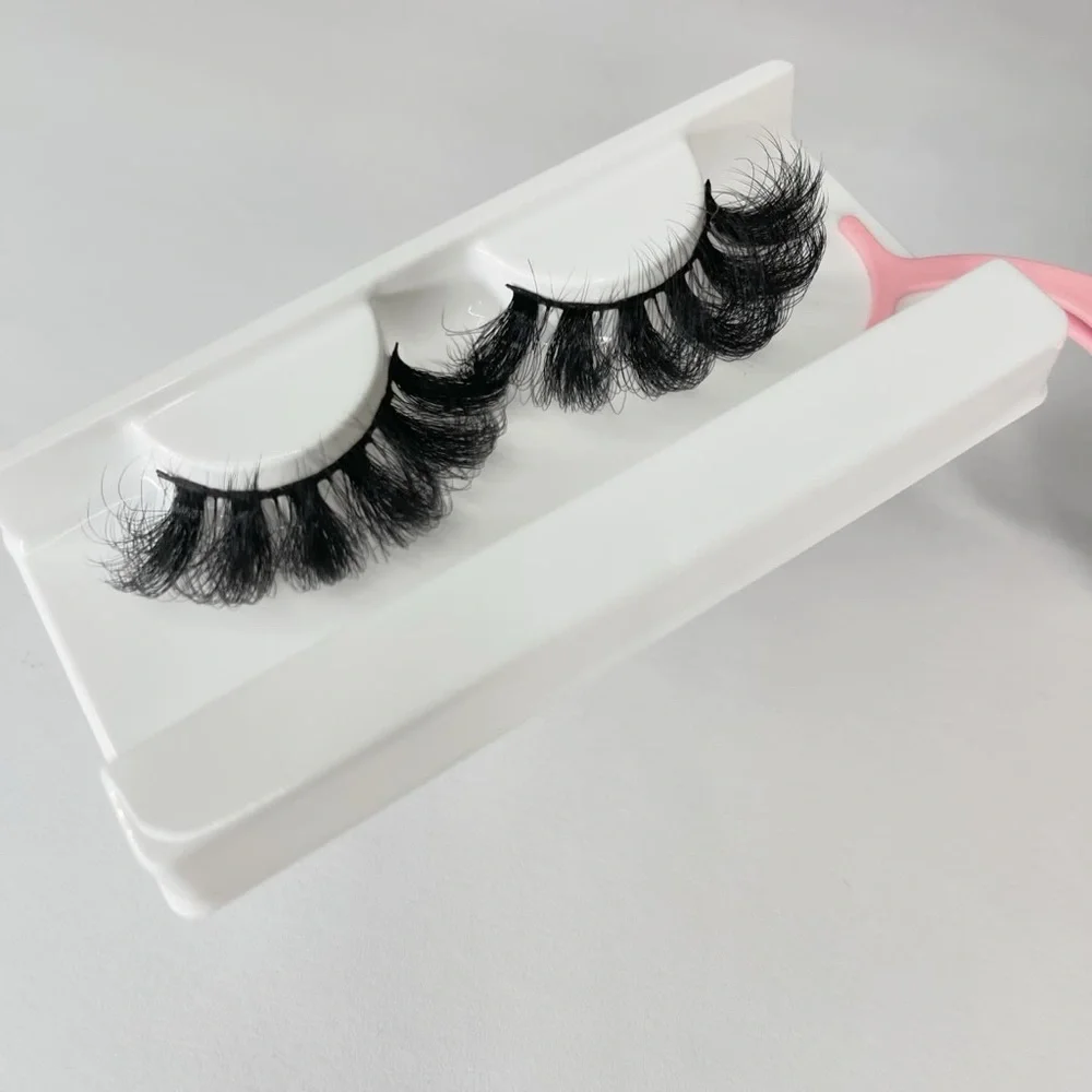 Shonna Lashes - Picture 3 of 3